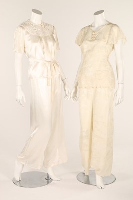 Lot 67 - A quantity of night-wear, 1930s, including;...