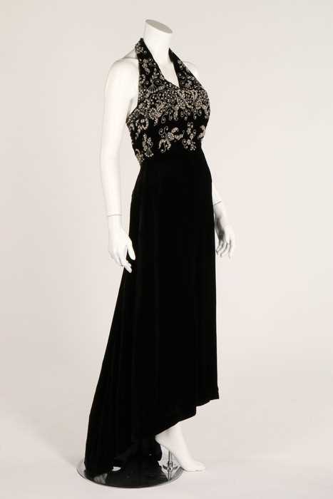 Vintage Black Halter Neck Embroidered Velvet Ruffle Prom Dress Evening Dress cc5059