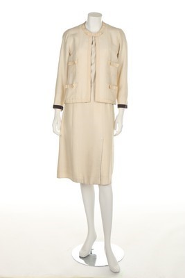 Lot 111 - A Chanel couture ivory slubbed silk suit,...