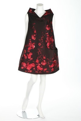 Lot 377 - An Alexander McQueen black and red jacquard...