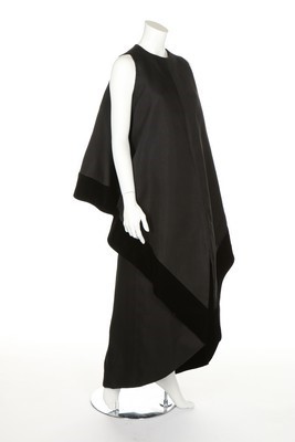 Lot 118 - A Pierre Balmain couture black gazar and...