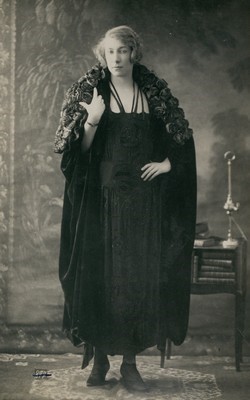 Lot 79 - A rare and early Madeleine Vionnet couture...