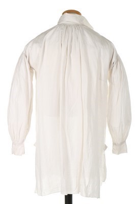Lot 41 - A fine linen gentleman's shirt, 18th century,...