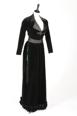 Lot 61 - A rare and early Jeanne Lanvin couture walking...