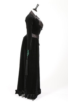 Lot 61 - A rare and early Jeanne Lanvin couture walking...