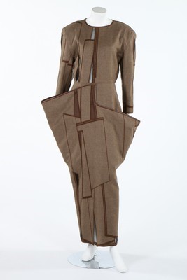 Lot 76 - A fine Anne-Marie Beretta brown wool dress...