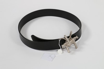 Lot 86 - A Martin Margiela black leather belt with...