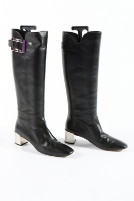 Lot 138 - A stylish pair of Roger Vivier leather boots...