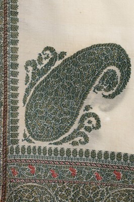 Lot 480 - A good woven kashmir shawl, 1810-20, the guard...