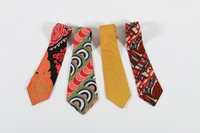 Lot 256 - A large group of men's ties, mainly 1970s,...