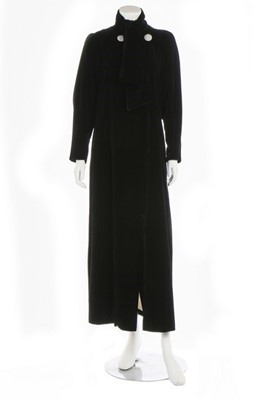 Lot 54 - A Lucien Lelong copy velvet evening coat,...