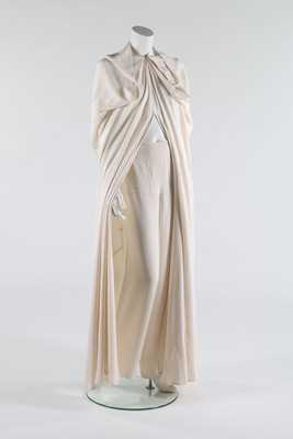 Lot 185 - A Madame Grès couture ivory crpe cape and...