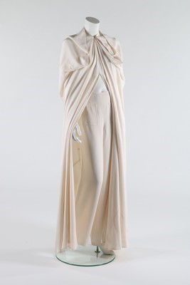 Lot 185 - A Madame Grès couture ivory crpe cape and...
