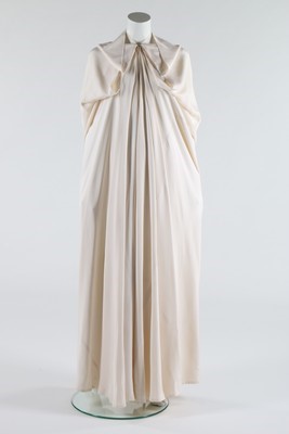 Lot 185 - A Madame Grès couture ivory crpe cape and...