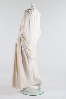 Lot 185 - A Madame Grès couture ivory crpe cape and...