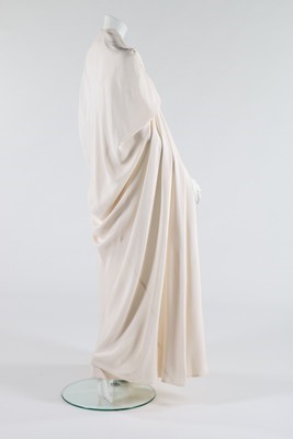 Lot 185 - A Madame Grès couture ivory crpe cape and...