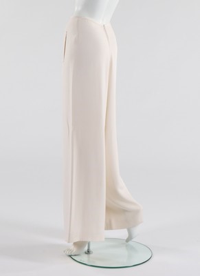 Lot 185 - A Madame Grès couture ivory crpe cape and...