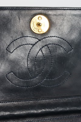 Lot 14 - A Chanel quilted navy leather bag, stamped to...