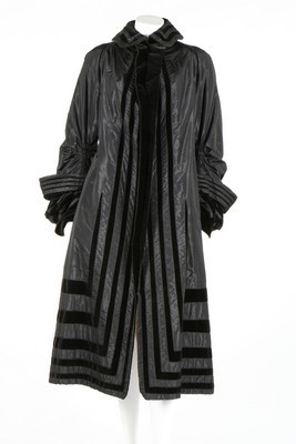 Lot 57 - A Paquin couture black taffeta and velvet coat,...