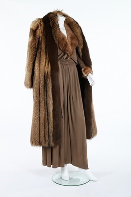 Lot 168 - An Oscar de la Renta fox fur coat, 1990s, in...