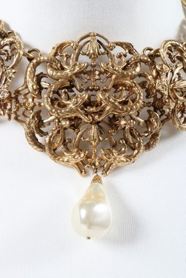 Lot 32 - A fine Robert Goossens for Chanel gilt filigree collar necklace, circa 1960