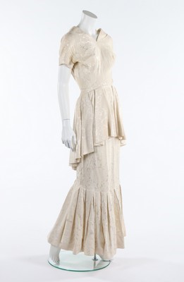 Lot 89 - A Maison Worth ivory damask gown, 'Colombe...