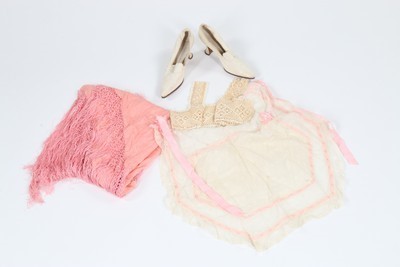 Lot 69 - A general group of women's clothing, including...