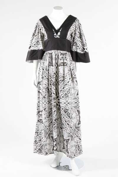 Lot 101 - A Thea Porter black and white printed cotton...