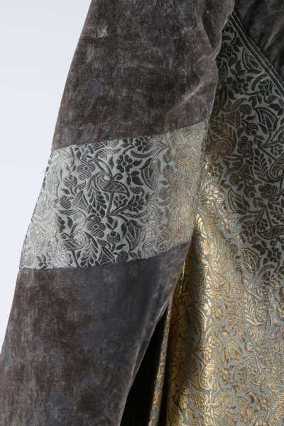 Lot 122 - A Maison Worth couture oriental brocade