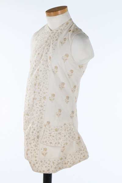 Lot 168 - A gentleman's waistcoat of fine Gujerati...