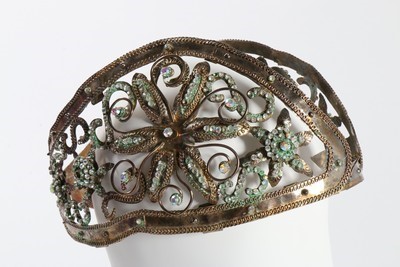 Lot 184 - A good group of headwear and haircombs,...