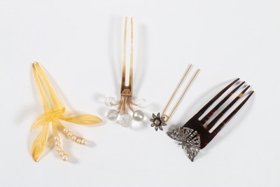 Lot 184 - A good group of headwear and haircombs,...
