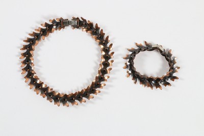 Lot 186 - A group of costume jewellery, including...
