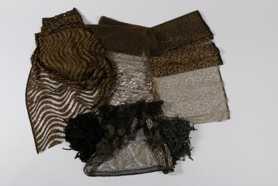 Lot 192 - A large and interesting group of lace...