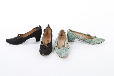 Lot 219 - An Alberto Fabiani couture black wool crepe...