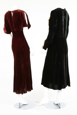 Lot 222 - A group of 1930s dinner and evening dresses...