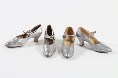 Lot 231 - A good group of accessories, comprising: eight...