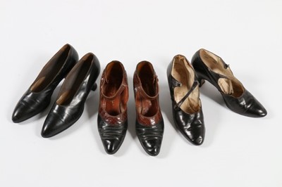 Lot 231 - A good group of accessories, comprising: eight...