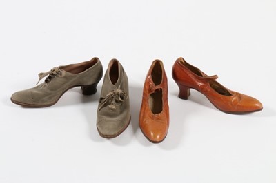 Lot 231 - A good group of accessories, comprising: eight...