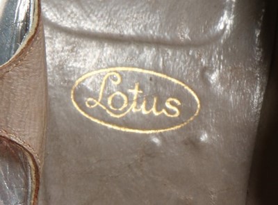 Lot 231 - A good group of accessories, comprising: eight...