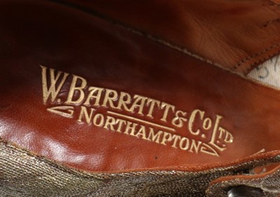 Lot 231 - A good group of accessories, comprising: eight...