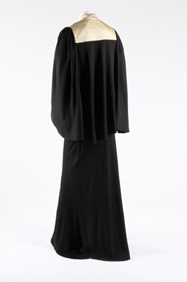 Lot 272 - A black crepe and ivory satin evening ensemble,...