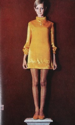 Lot 285 - British Vogue, 1967, complete run bound in two...