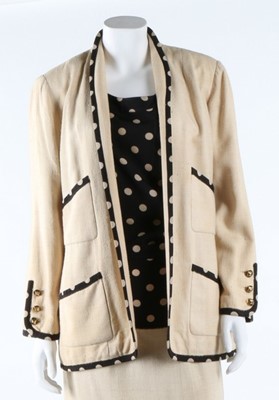 Lot 277 - A Chanel boutique raw silk summer suit with...