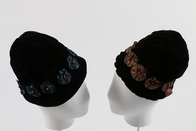 Lot 21 - A group of children's hats, 1920s, approx 24...