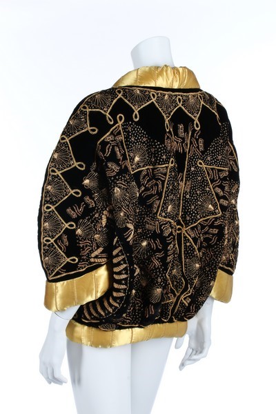 Lot 8 - A fine Zandra Rhodes Shell patterned quilted