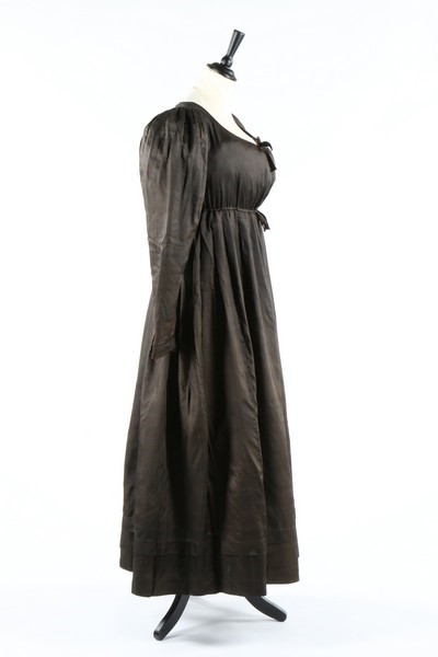 Lot 35 - A chocolate brown silk 'Quaker' dress, circa