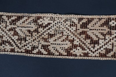 Lot 425 - A good length of bobbin lace, Flemish, late...