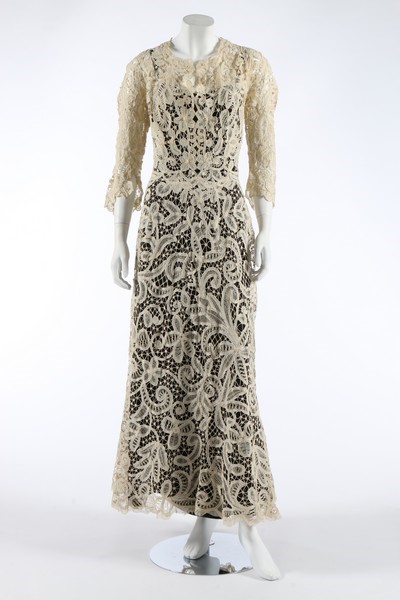 Lot 16 - A gown of Edwardian Battenberg tapelace,