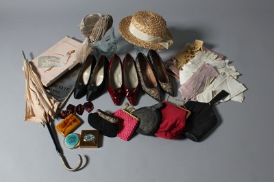 Lot 60 - A general group of accessories, mainly 1950s,...